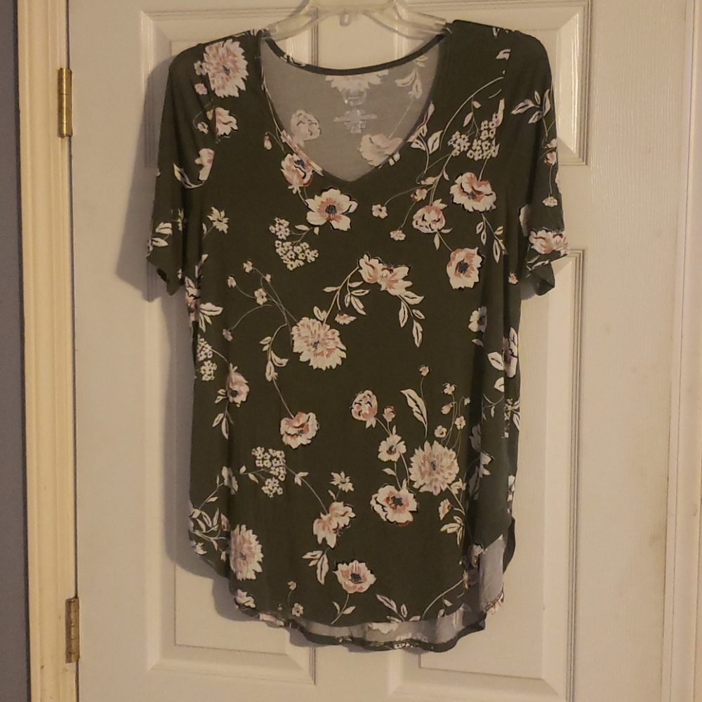 Like new Maurices size 0 Olive Green Shirt